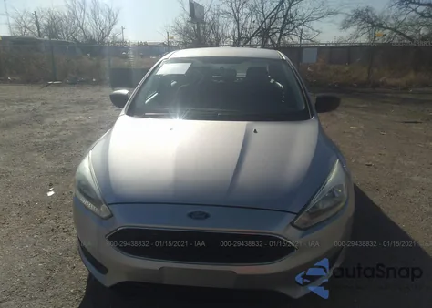 2016 Ford Focus S z USA, uszkodzony, nr VIN 1FADP3E20GL306882